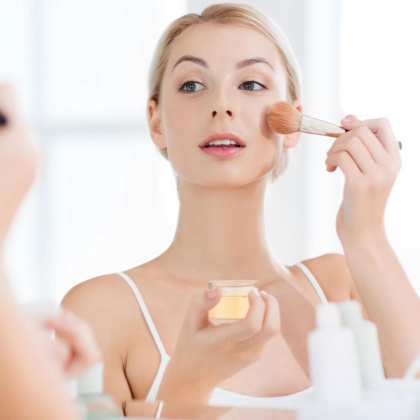 SATINIOR 100 Pcs Plastic Jars with Lids Small Containers Lids Wide Mouth Small Plastic Containers for Lotion Cream Rhinestones Body Butters Travel Storage(4 oz,Gold)