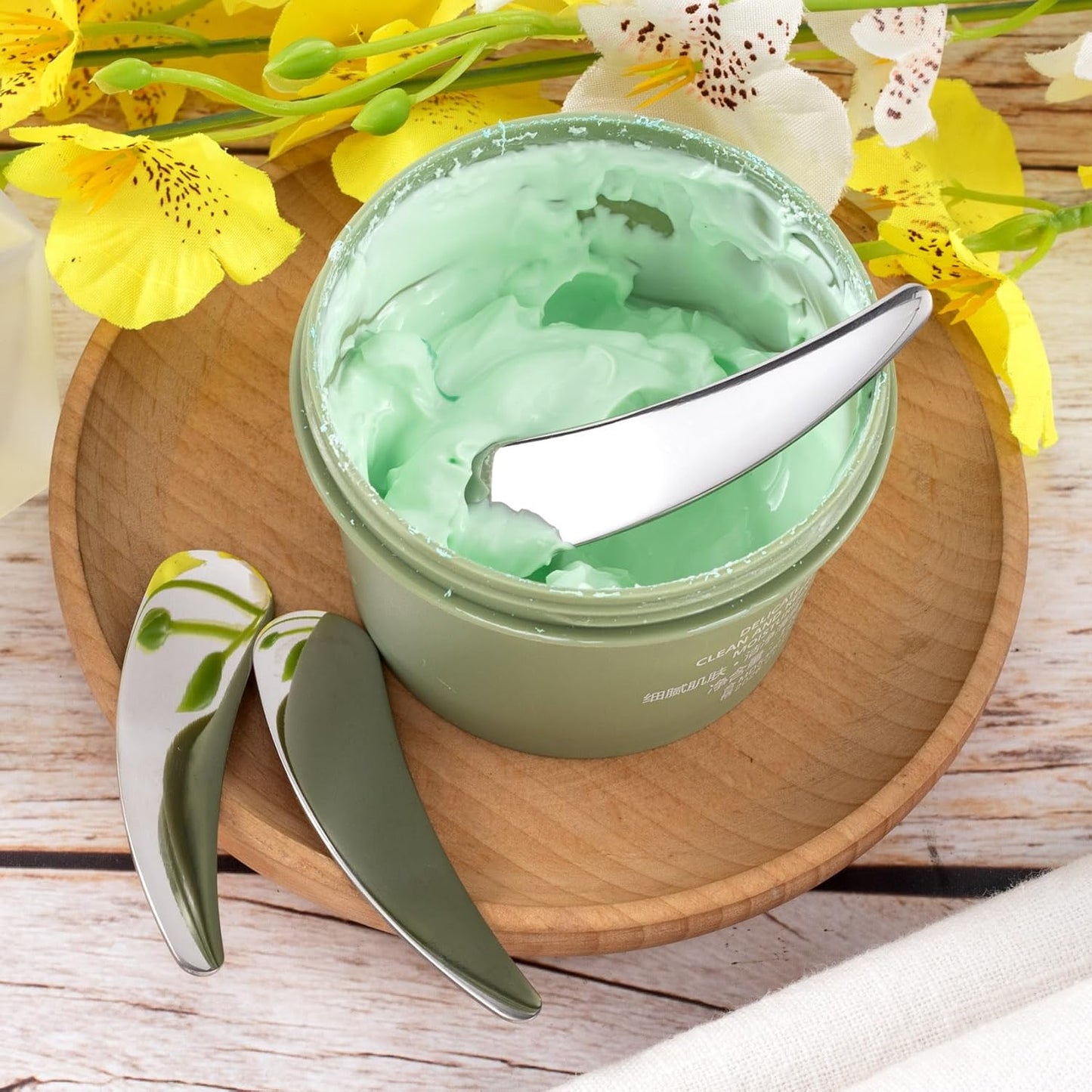 3pcs Mini Metal Makeup Spatula, Reusable Cosmetic Cream Spatulas Spoon, Skincare Scoop Applicator Facial Massage Beauty Tools for Mixing and Sampling Face Eye Cream- Silver