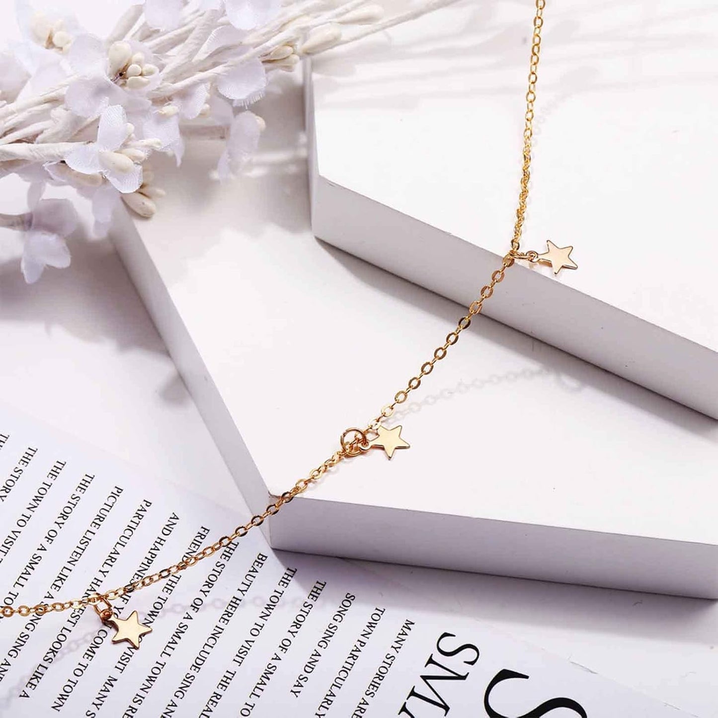 Boho Star Choker Necklace Gold Dangle Star Necklace Minimalist Collar Necklace Tiny Dangle Necklace Chain Jewelry for Women and Girls