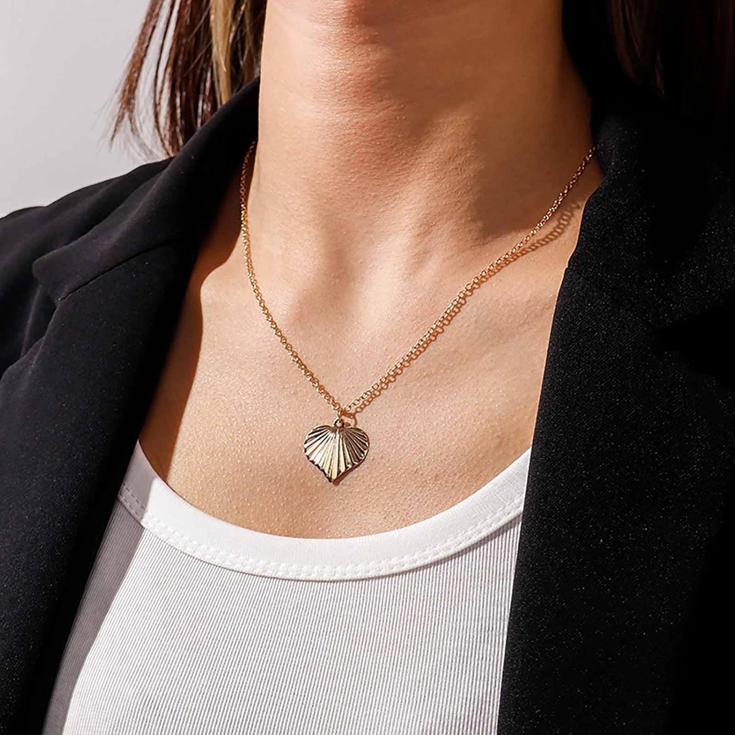 Boho Heart Pendant Necklace Gold Heart Necklace Vintage Heart Love Pendant Necklace Textured Heart Chain Necklace Minimalist Heart Charm Necklace Jewelry for Women and Girls