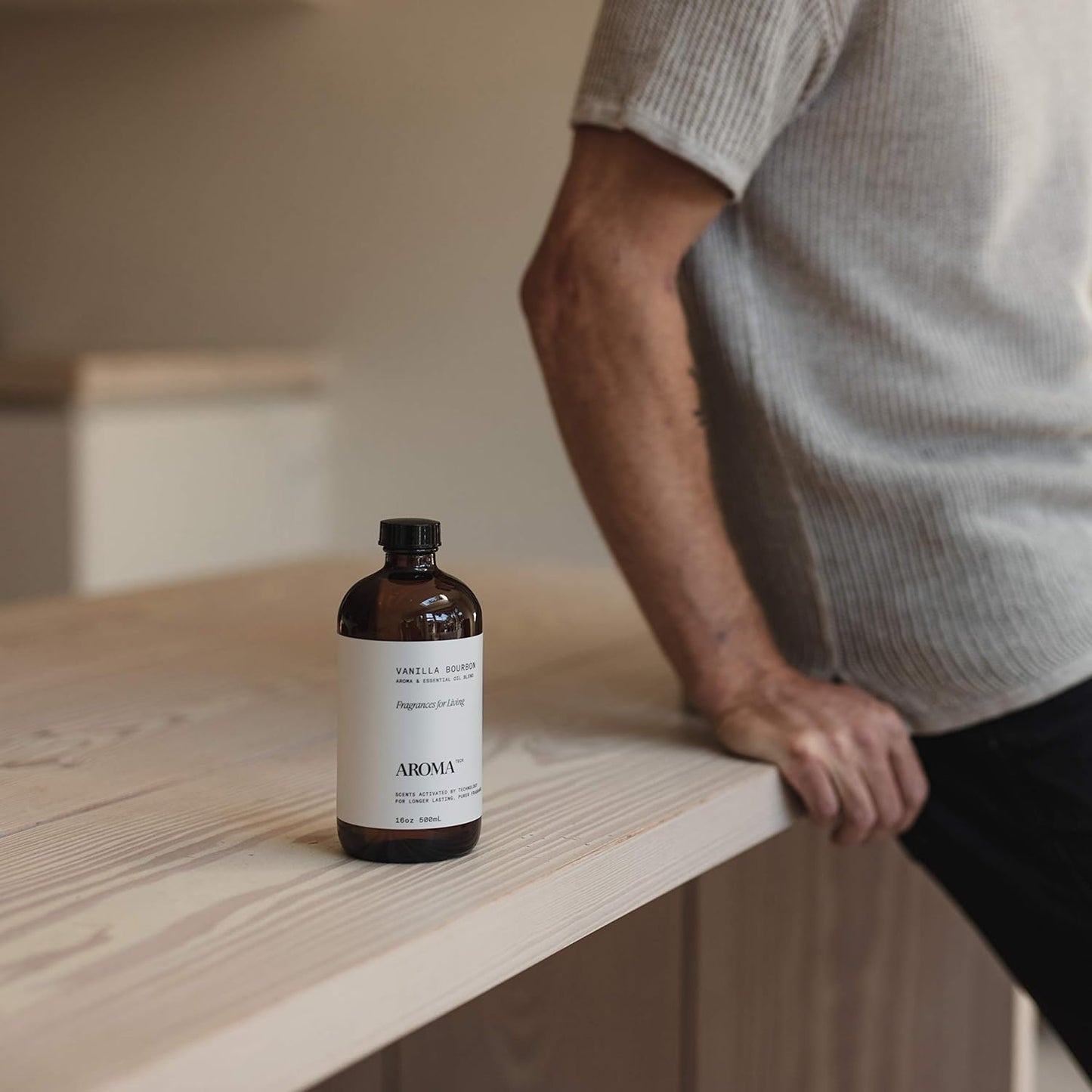 AromaTech Vanilla Bourbon Aroma Essential Oil Blend: Luxury Hotel Inspired Aromatherapy with Vanilla Bean, Bourbon & Oak Barrel for Ultrasonic Diffusers & Nebulizers - 16 fl oz, 500 mL