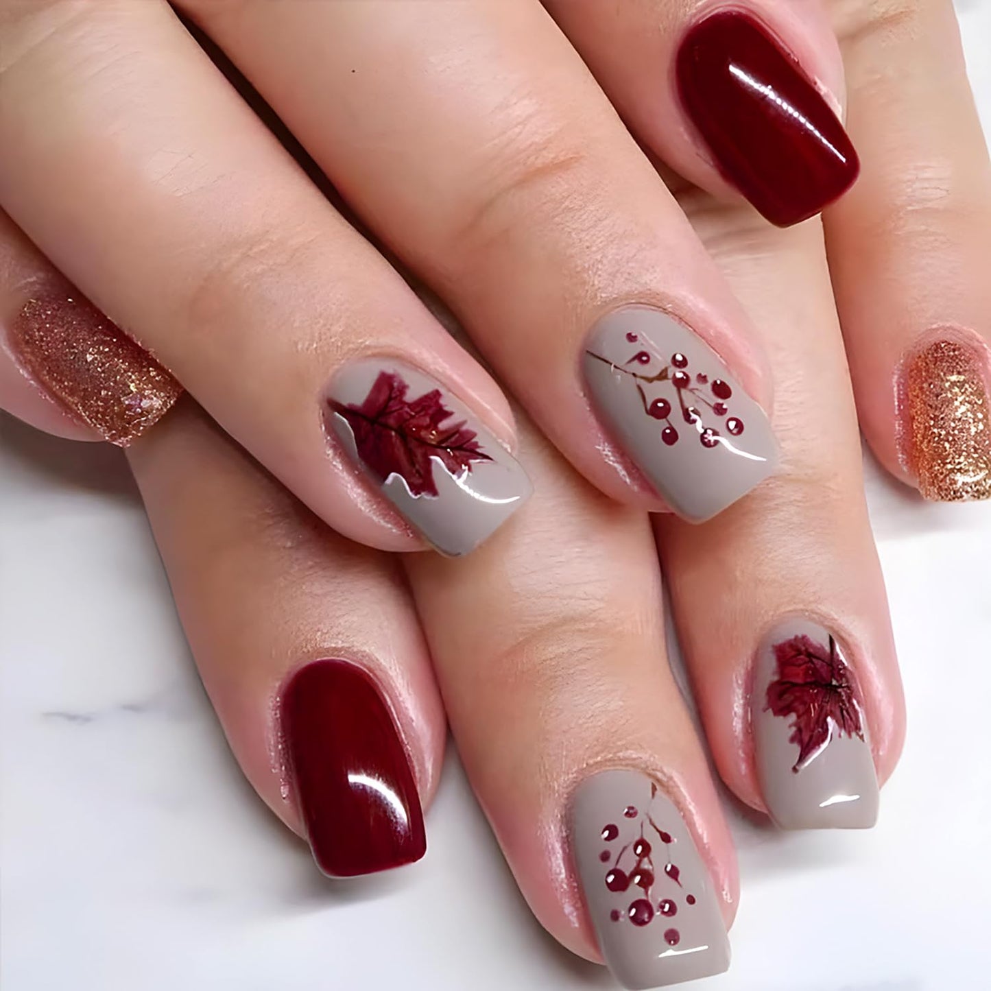 Vintage Maple Leaf Press on Nails Medium Square Fall Fake Nails Thanksgiving Maple Leaves Glue on Nail Glossy Autumn Gold Glitter Acrylic Stick on Nail for Women DIY Manicure