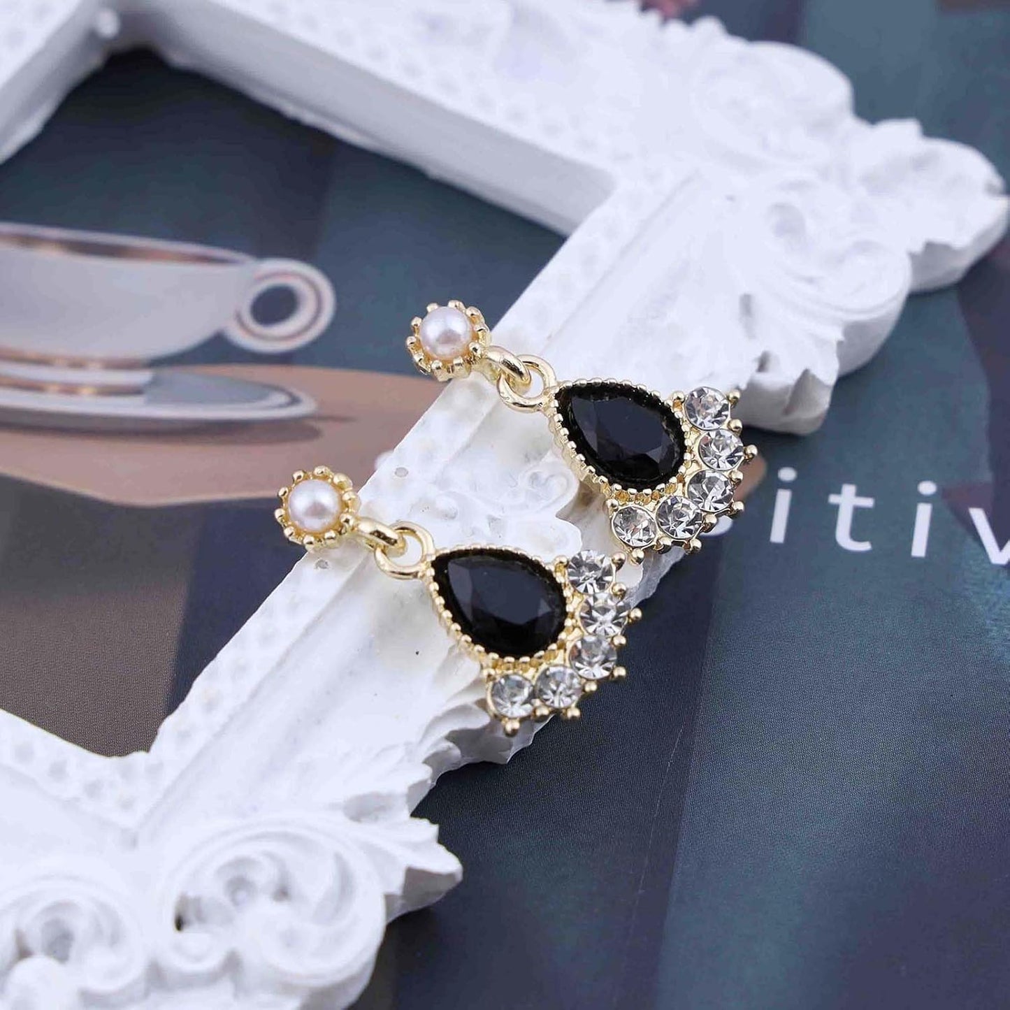 Vintage Black Crystal Teardrop Earrings Crystal Tassel Drop Earrings Gold Pearl Stud Earrings Black Onyx Earring Jewelry for Women