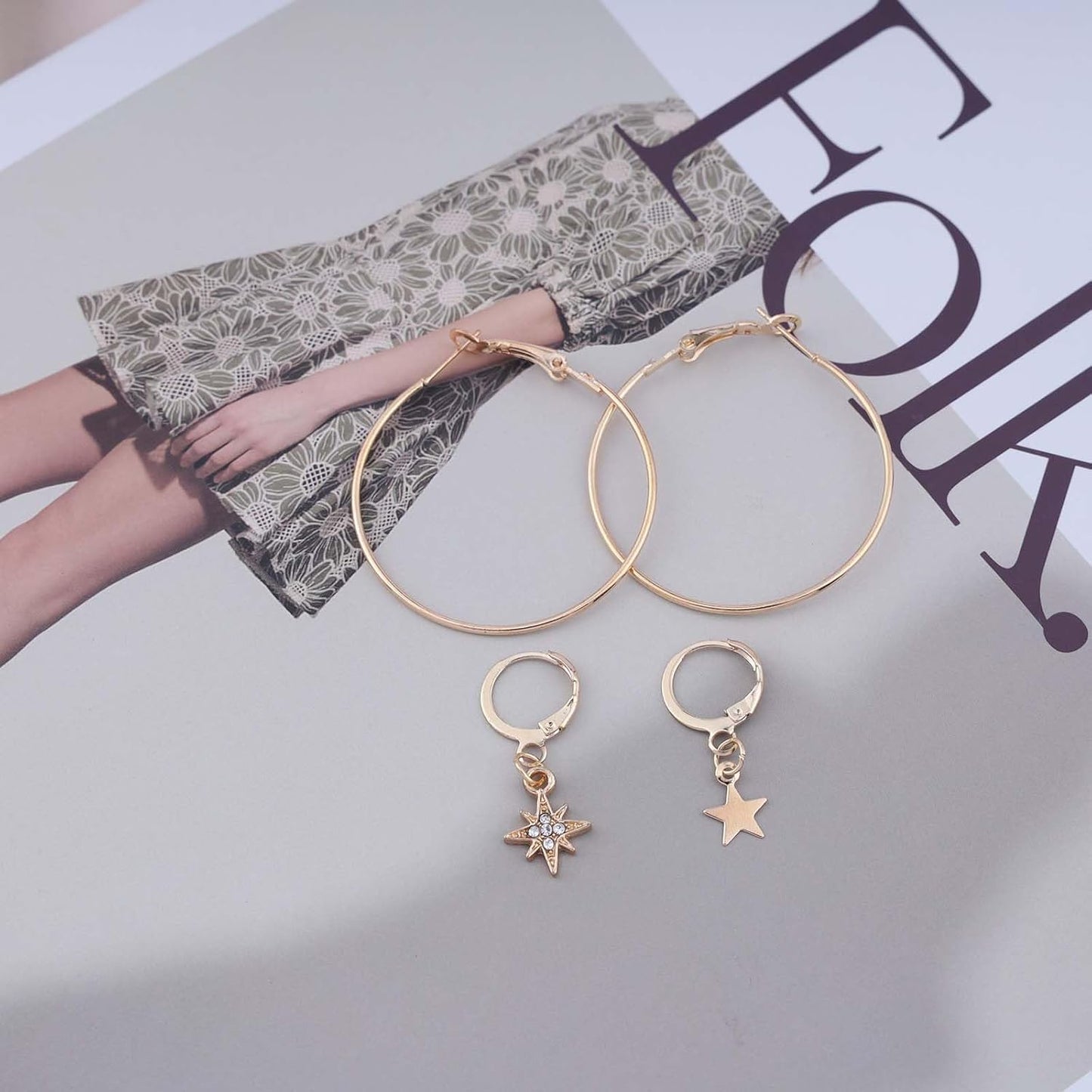 Vintage Exaggerated Circle Dangle Earrings Crystal Star Hoop Earrings Gold Hollow Large Hoop Earrings Circle Star Drop Earrings Jewelry for Women