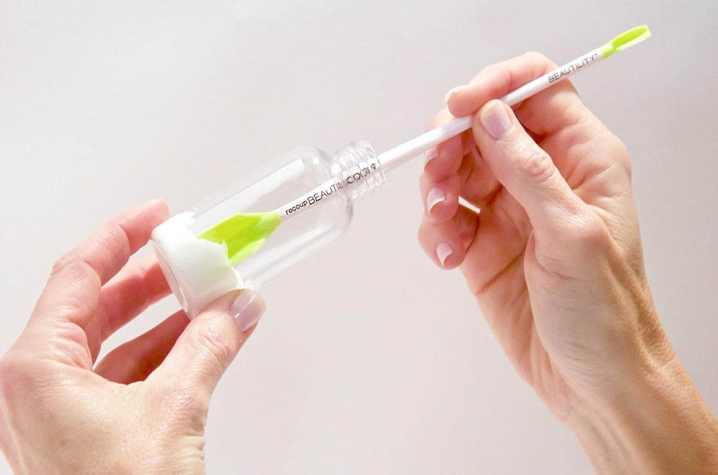 Beautiscoop Crisp White/Green Single Dual-Scoop Beauty Tool (8" Single, White/Green)