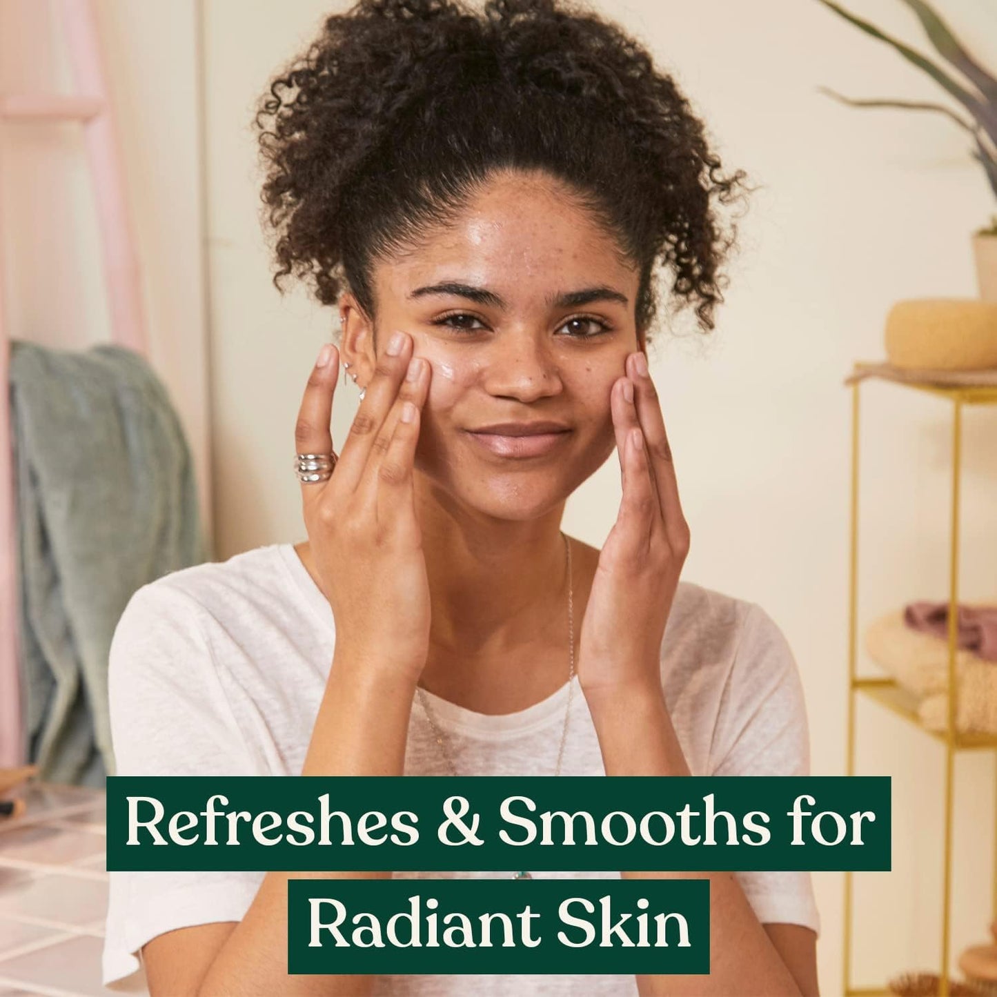 The Body Shop Vitamin C Skin Boost Instant Smoother – Refreshing, Skin-Softening Serum for Youthful Skin – Vegan – 1 oz