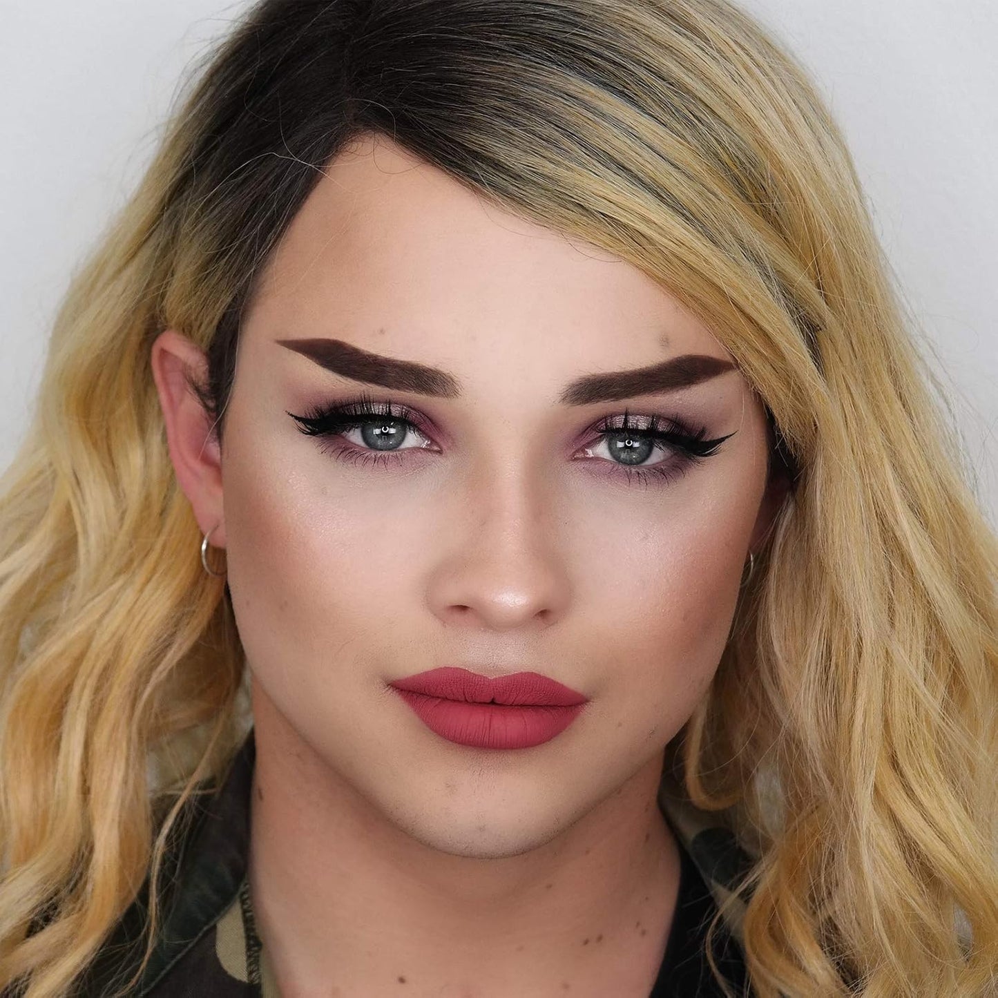 New York Eyeshadow Highlight Palette Rosegold Shimmer Glitter Sparkle Luxury Versatile Crease-free easy-blend Long Lasting Full 100% Color Pigment, New York, 1 count